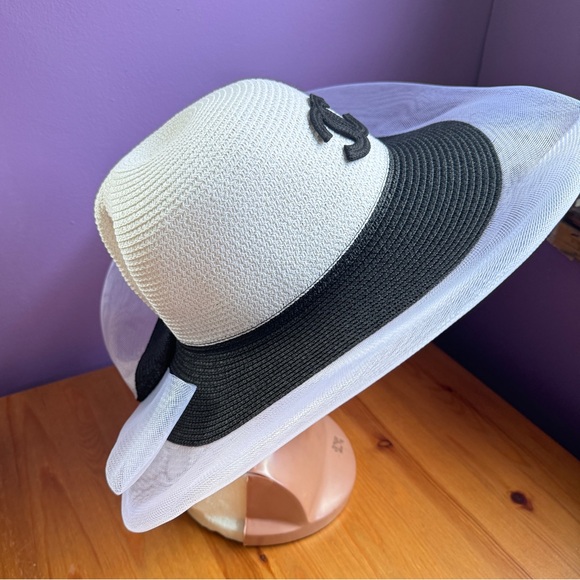 Fancy hat - Picture 3 of 13